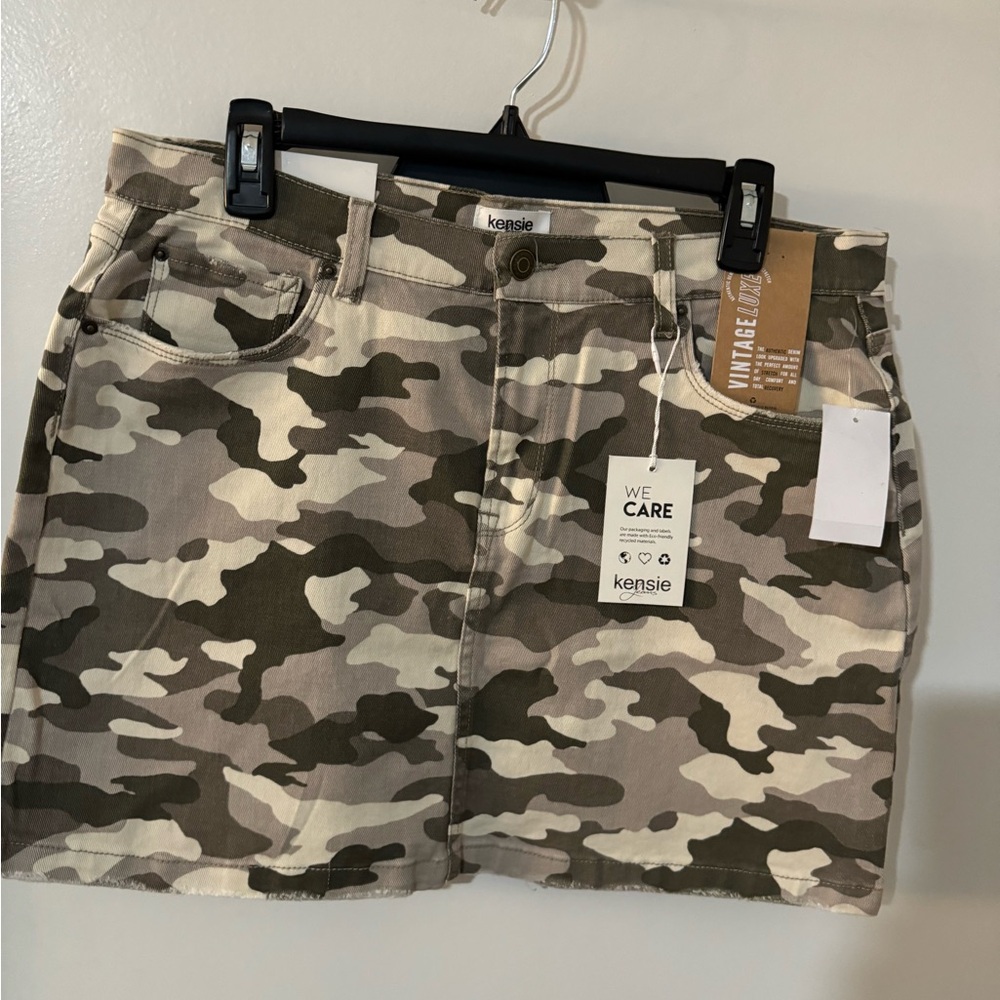NWT camouflage Kenzie skirt